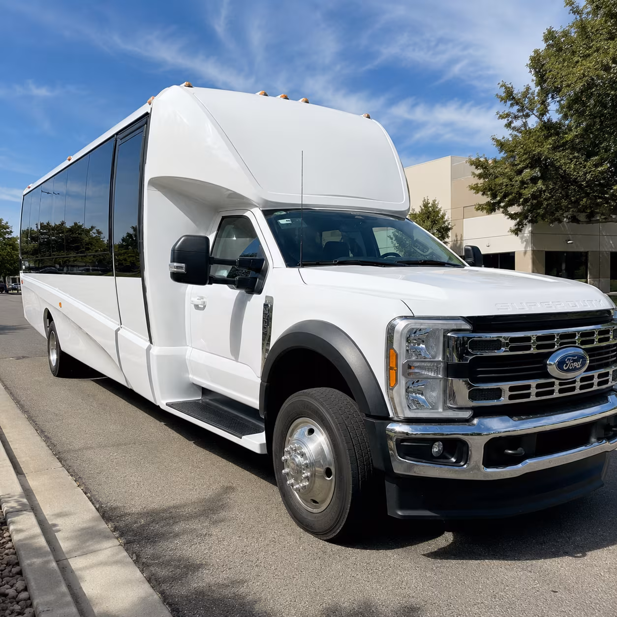 minibuses to thousand oaks and ventura county concert venues